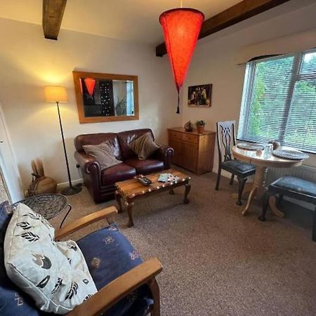 Cosy Private Accommodation In Corsham, Near Bath Bagian luar foto