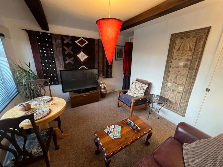 Cosy Private Accommodation In Corsham, Near Bath Bagian luar foto