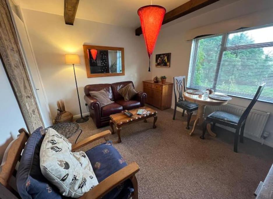 Cosy Private Accommodation In Corsham, Near Bath Bagian luar foto